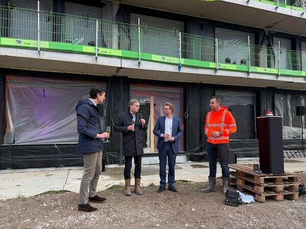 Feestelijke viering van hoogste punt het Wantij met wethouder Burggraaf